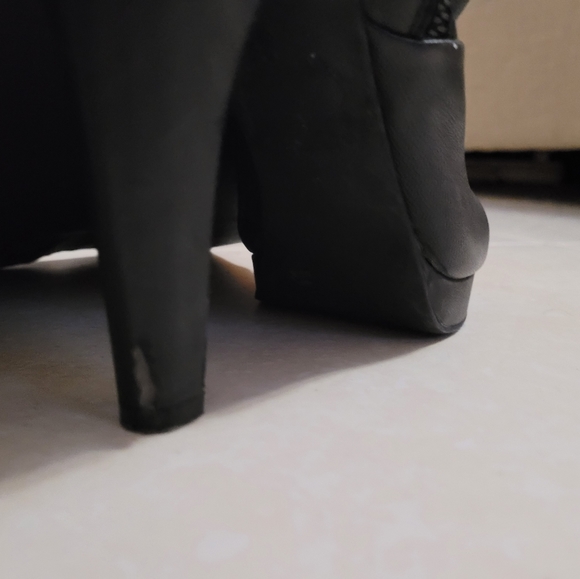 Shoes - Picture 5 of 6